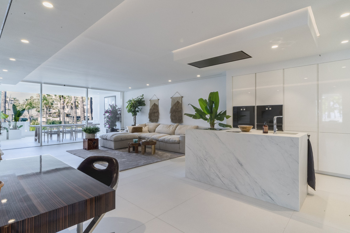 3 Bed Apartment for sale in The Golden Mile Costa Del Sol, Málaga, Spain