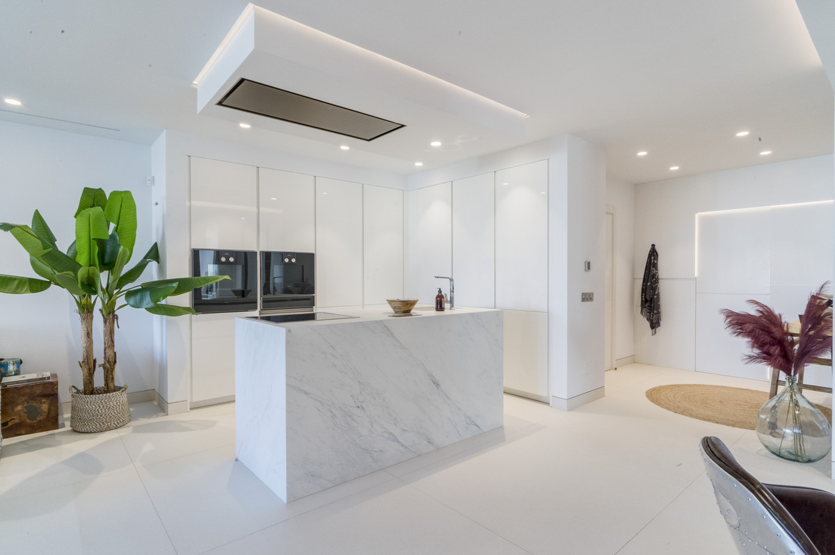 3 Bed Apartment for sale in The Golden Mile Costa Del Sol, Málaga, Spain
