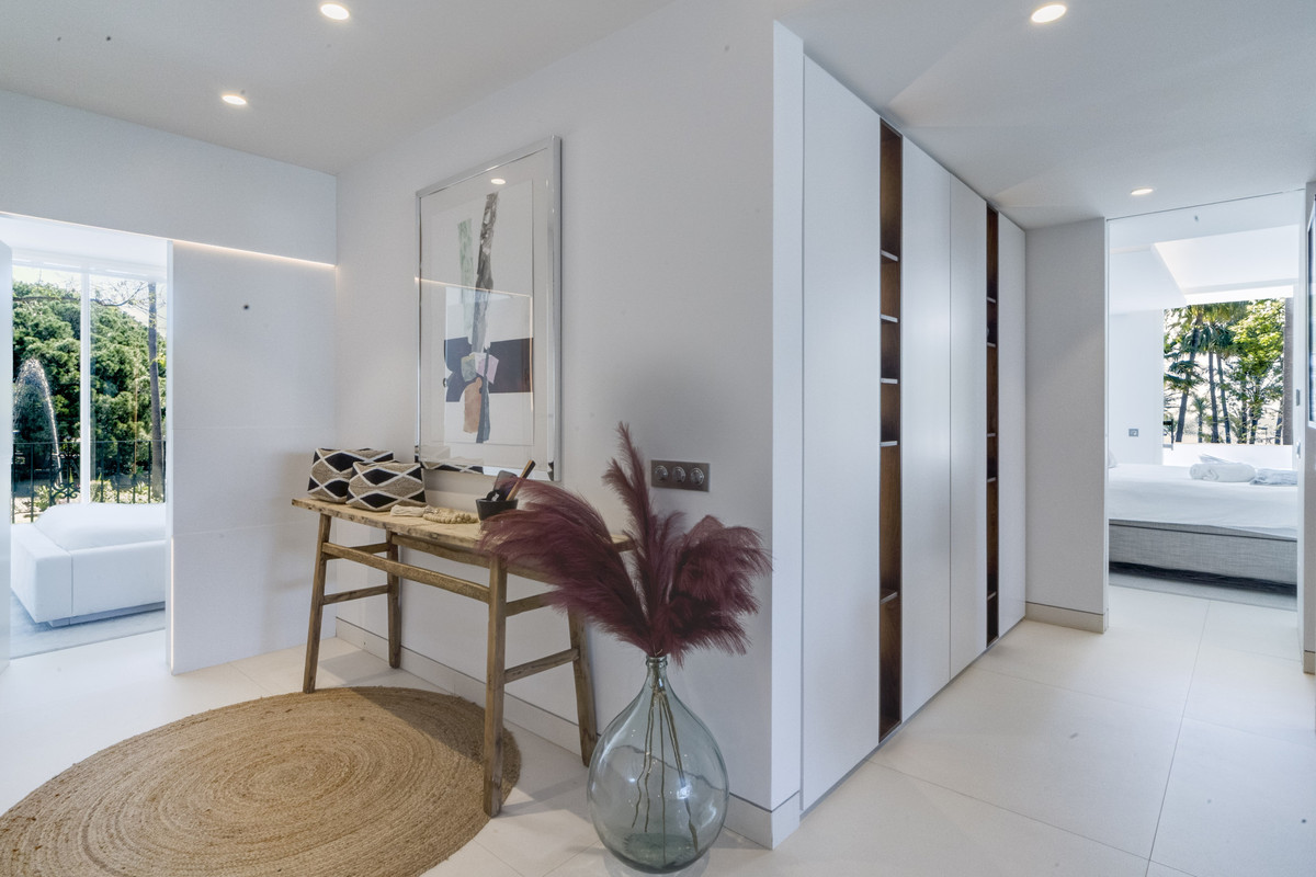 3 Bed Apartment for sale in The Golden Mile Costa Del Sol, Málaga, Spain