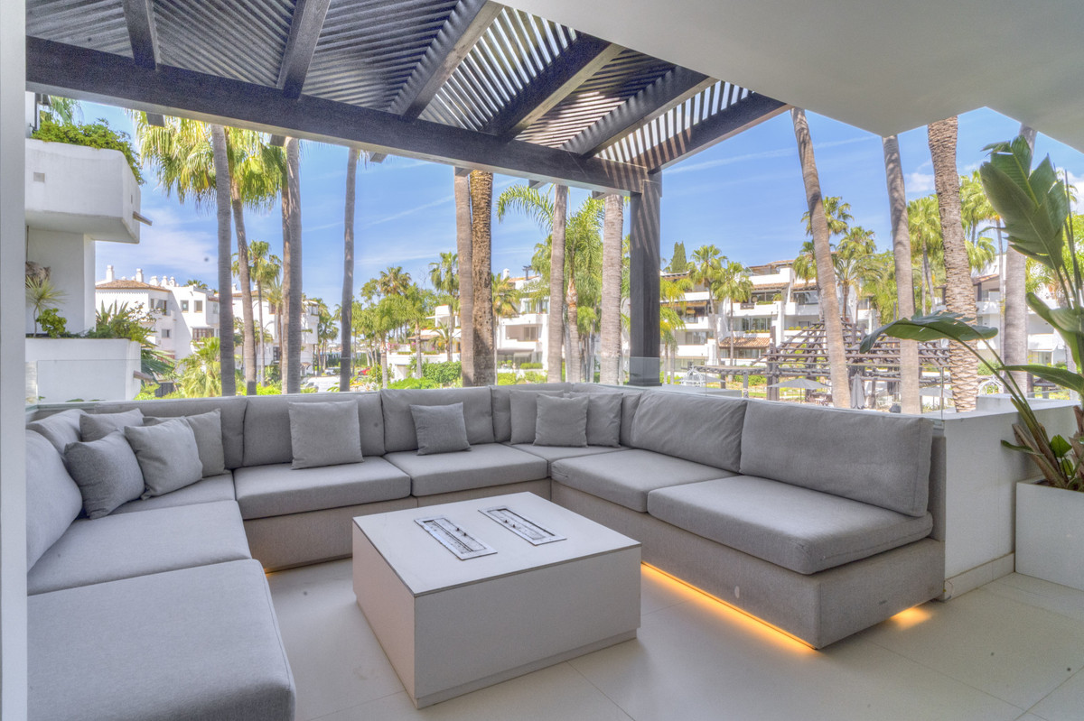 3 Bed Apartment for sale in The Golden Mile Costa Del Sol, Málaga, Spain