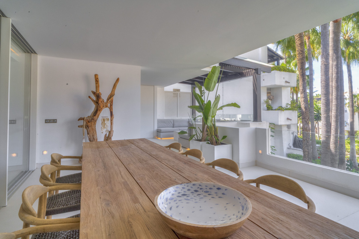 3 Bed Apartment for sale in The Golden Mile Costa Del Sol, Málaga, Spain