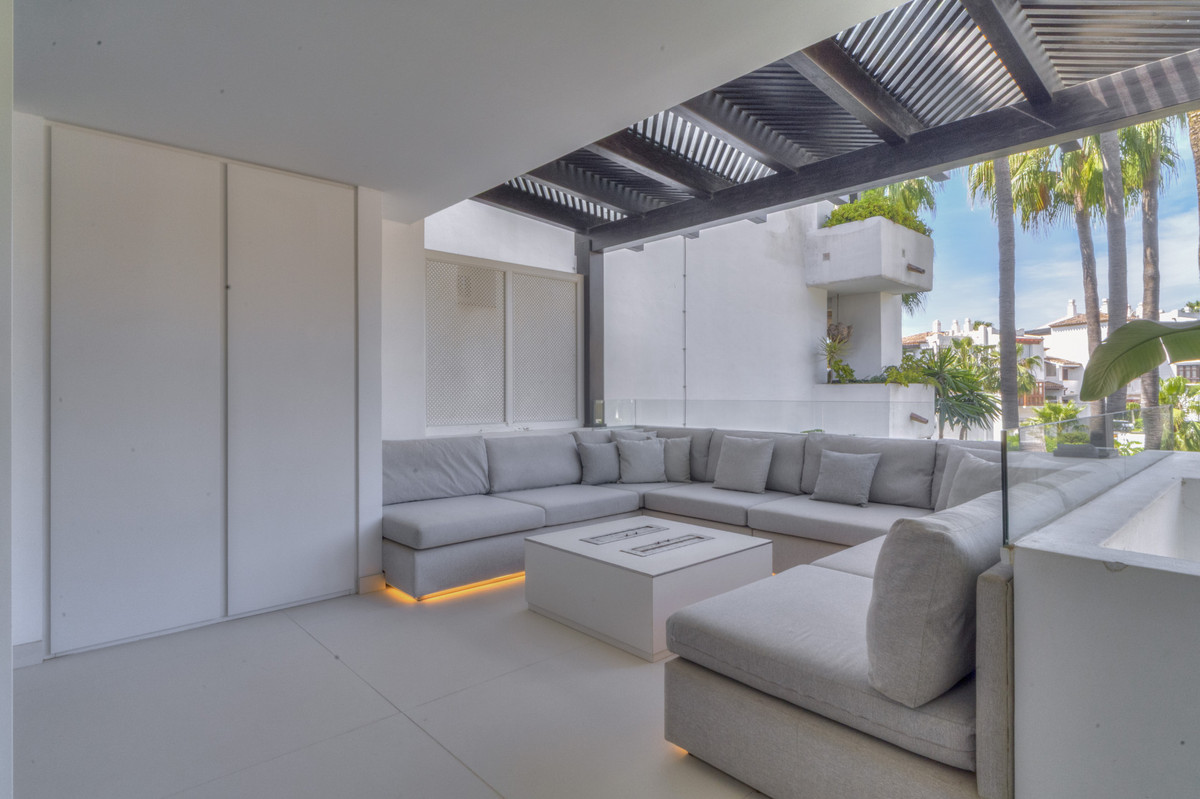 3 Bed Apartment for sale in The Golden Mile Costa Del Sol, Málaga, Spain