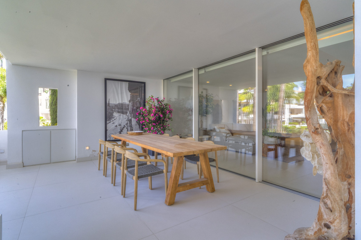 3 Bed Apartment for sale in The Golden Mile Costa Del Sol, Málaga, Spain