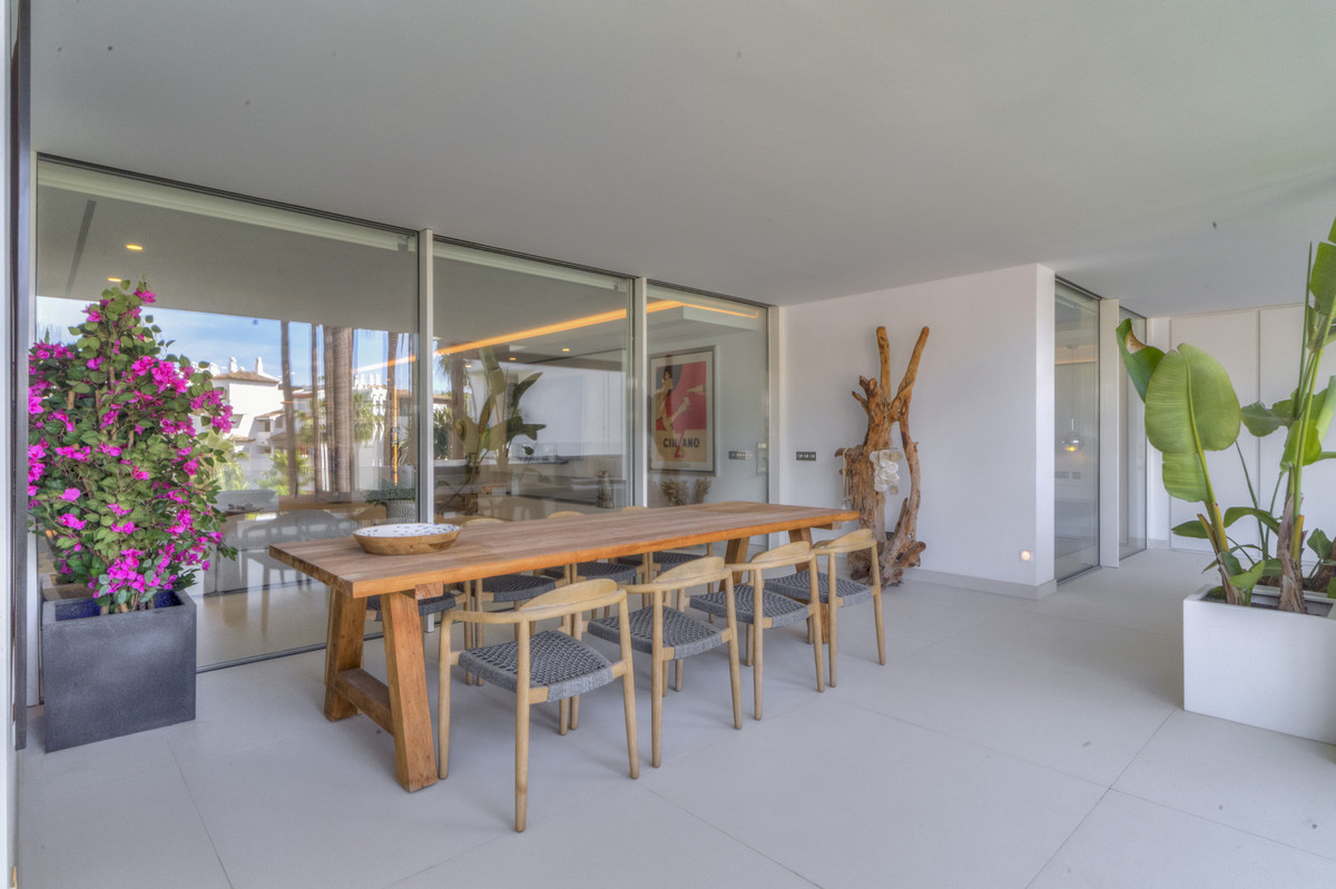 3 Bed Apartment for sale in The Golden Mile Costa Del Sol, Málaga, Spain