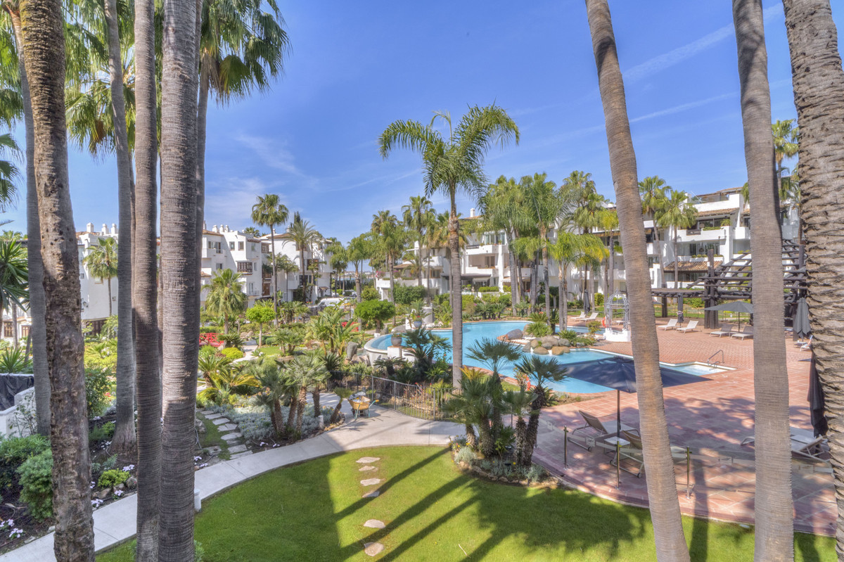 3 Bed Apartment for sale in The Golden Mile Costa Del Sol, Málaga, Spain
