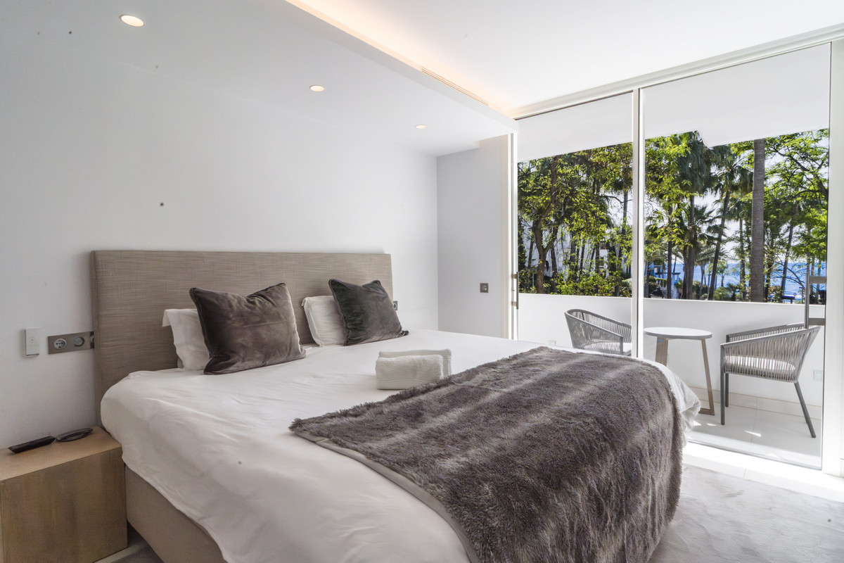 3 Bed Apartment for sale in The Golden Mile Costa Del Sol, Málaga, Spain