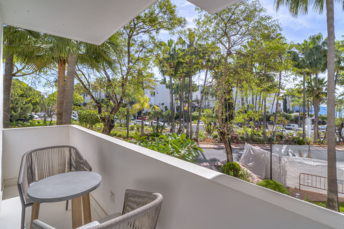 3 Bed Apartment for sale in The Golden Mile Costa Del Sol, Málaga, Spain