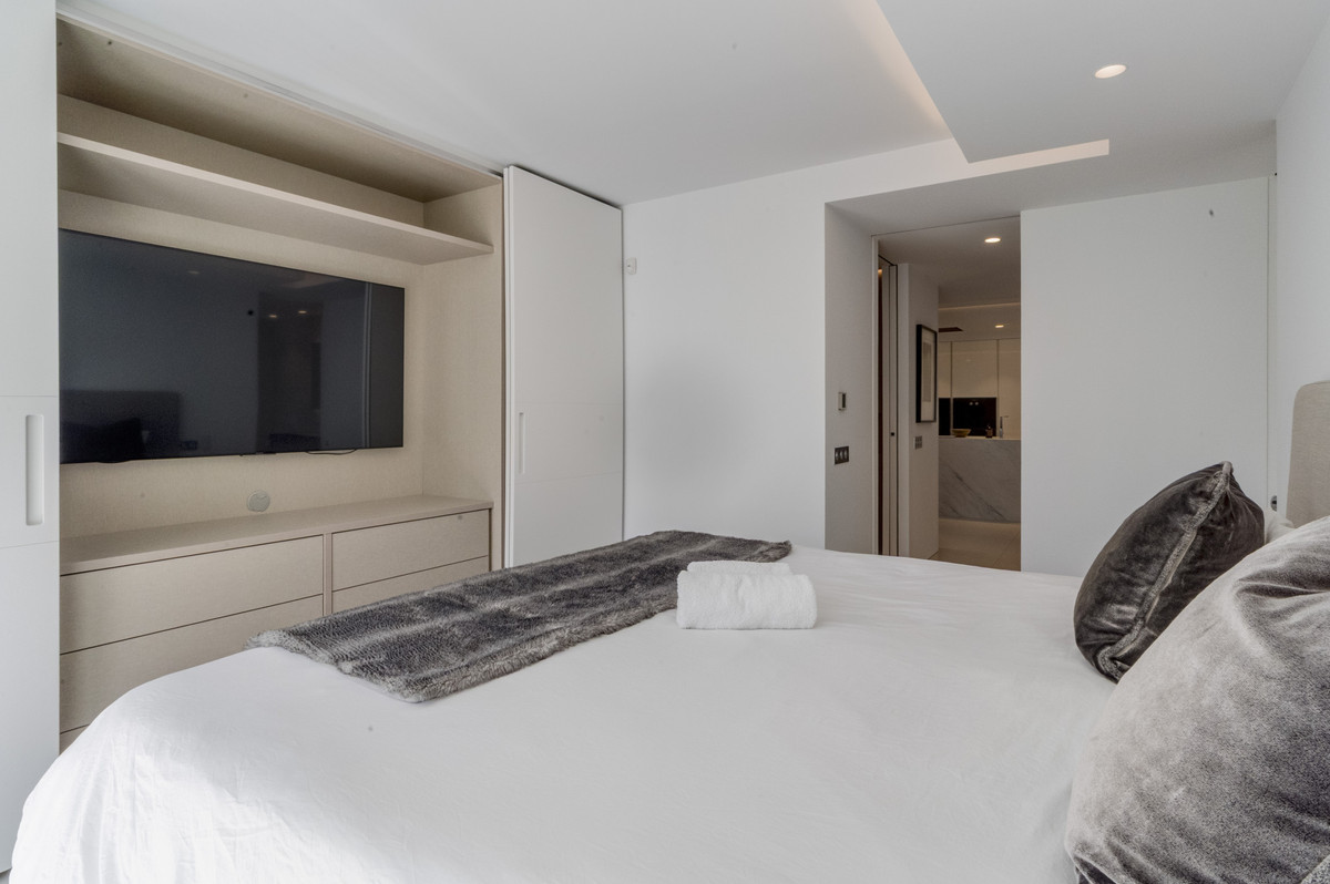 3 Bed Apartment for sale in The Golden Mile Costa Del Sol, Málaga, Spain