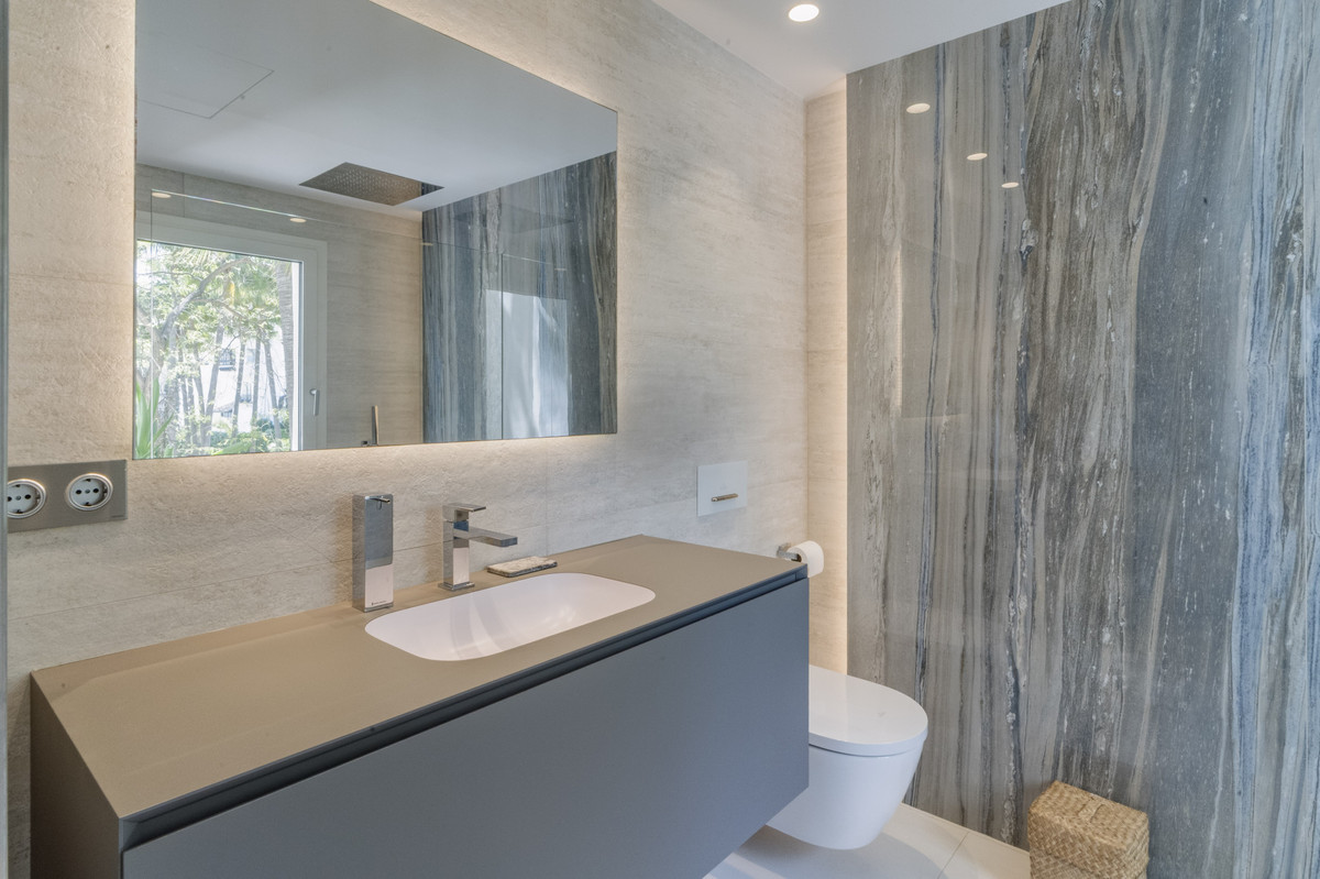 3 Bed Apartment for sale in The Golden Mile Costa Del Sol, Málaga, Spain