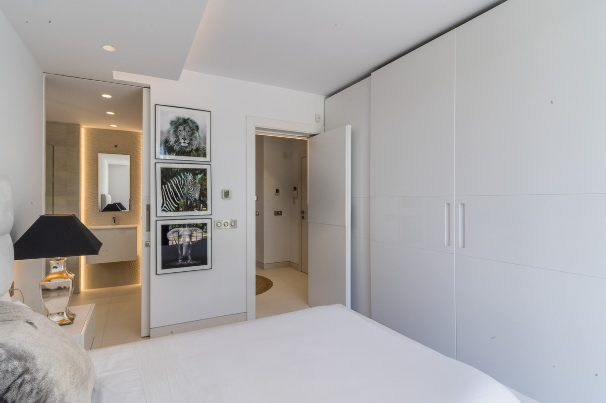 3 Bed Apartment for sale in The Golden Mile Costa Del Sol, Málaga, Spain