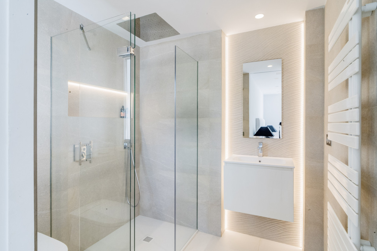 3 Bed Apartment for sale in The Golden Mile Costa Del Sol, Málaga, Spain