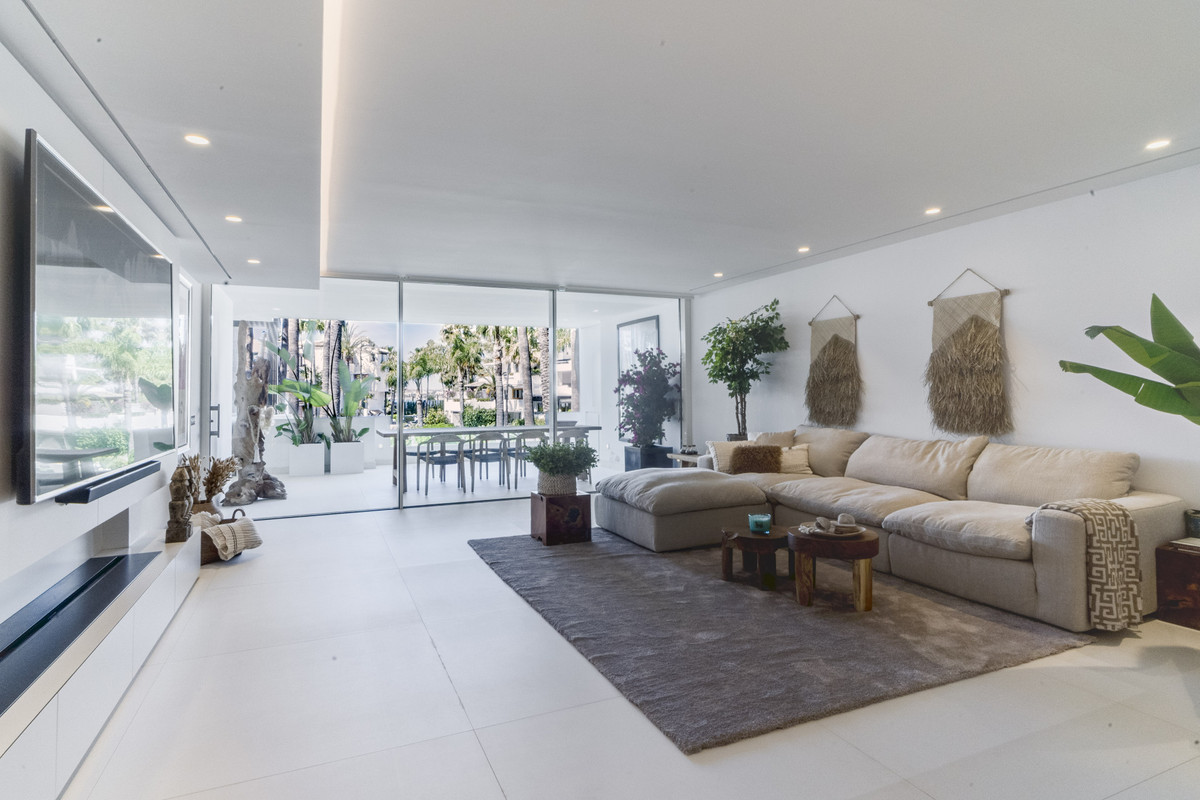 3 Bed Apartment for sale in The Golden Mile Costa Del Sol, Málaga, Spain
