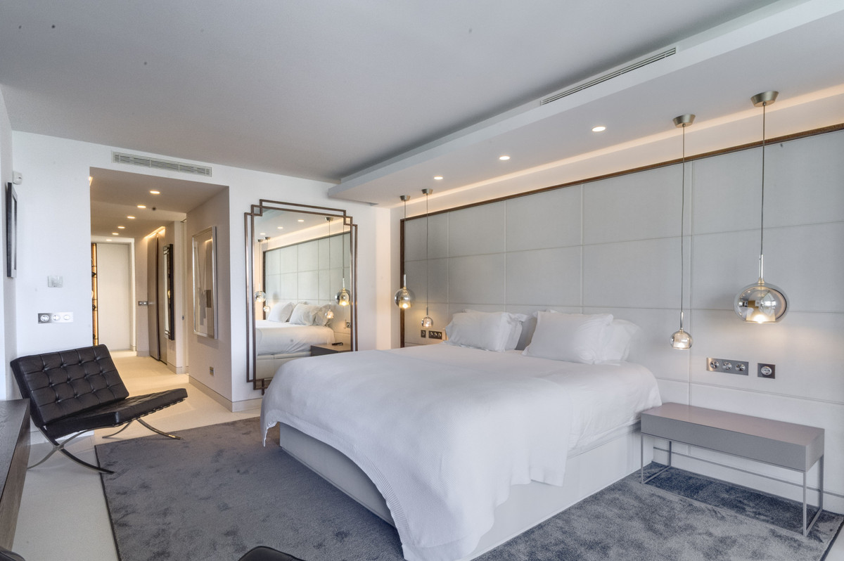 3 Bed Apartment for sale in The Golden Mile Costa Del Sol, Málaga, Spain