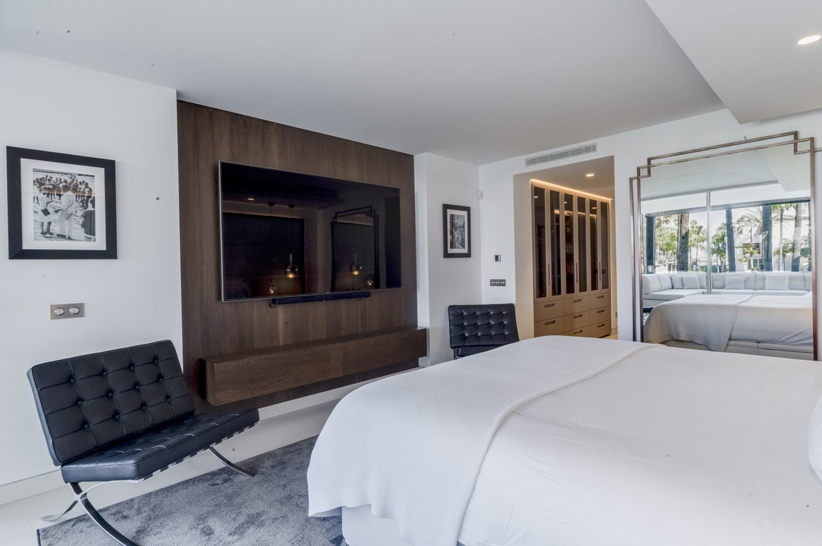 3 Bed Apartment for sale in The Golden Mile Costa Del Sol, Málaga, Spain