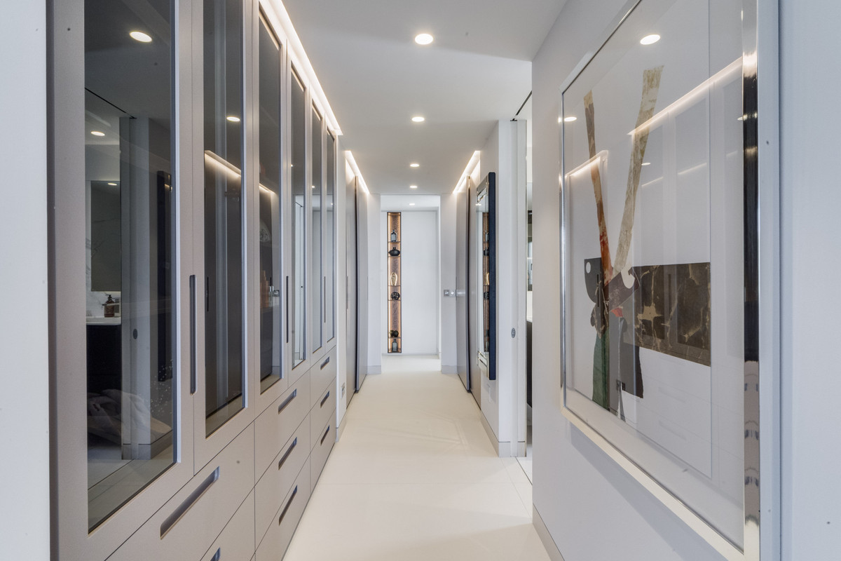 3 Bed Apartment for sale in The Golden Mile Costa Del Sol, Málaga, Spain