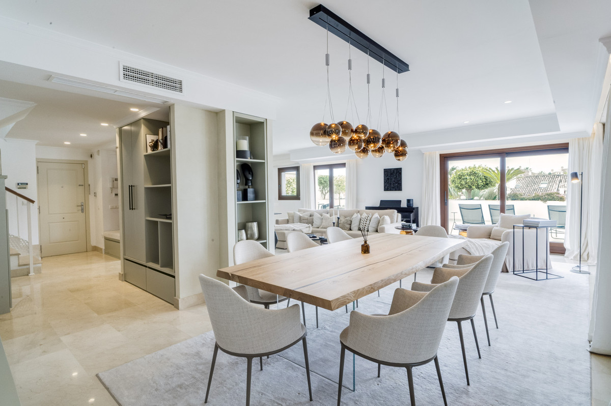 3 Bed Apartment for sale in The Golden Mile Costa Del Sol, Málaga, Spain