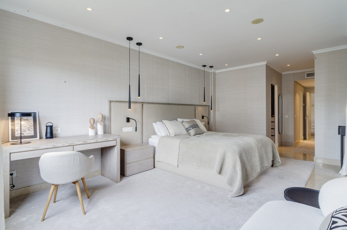 3 Bed Apartment for sale in The Golden Mile Costa Del Sol, Málaga, Spain