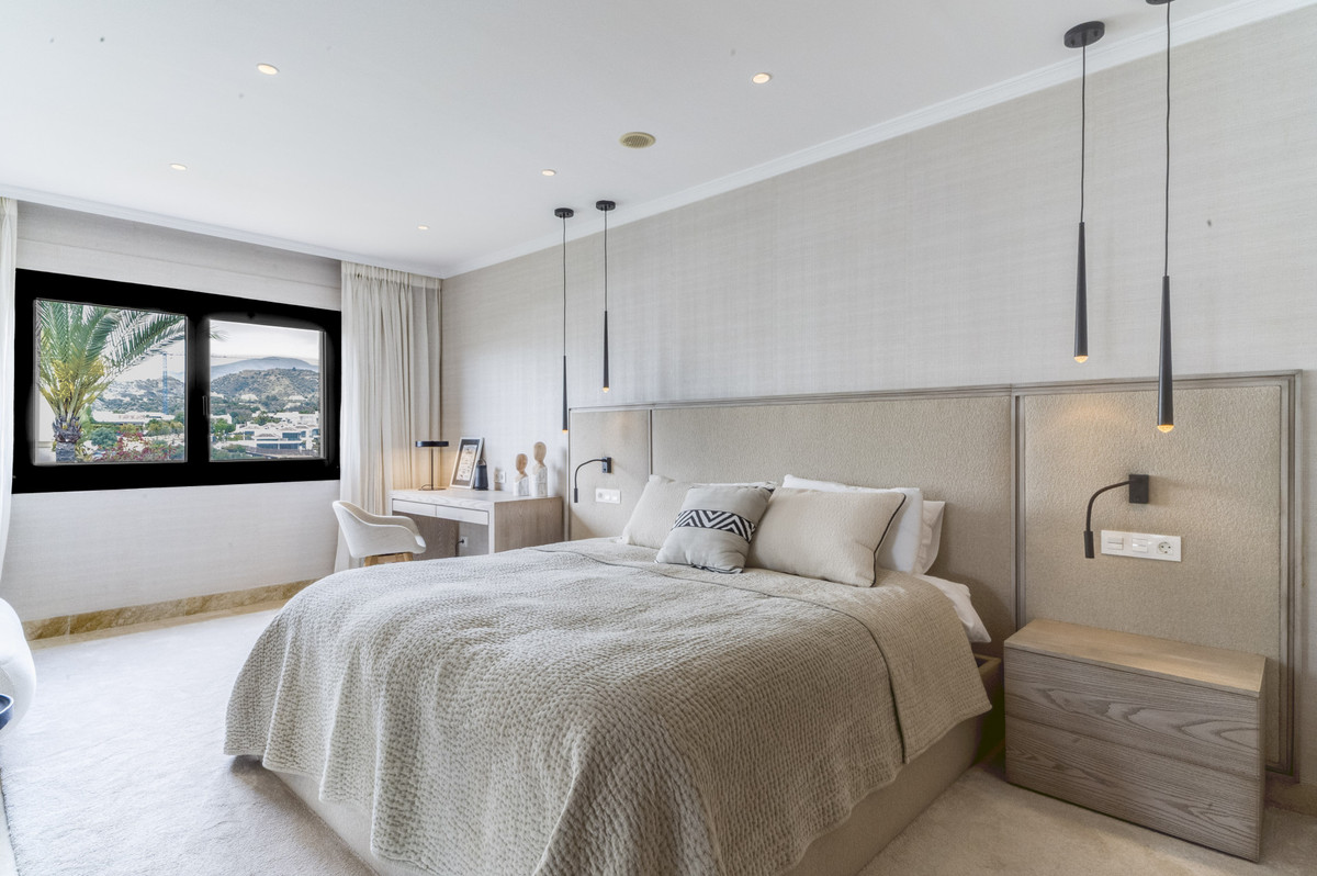 3 Bed Apartment for sale in The Golden Mile Costa Del Sol, Málaga, Spain