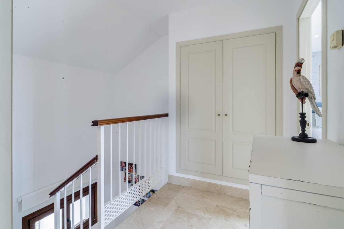 3 Bed Apartment for sale in The Golden Mile Costa Del Sol, Málaga, Spain