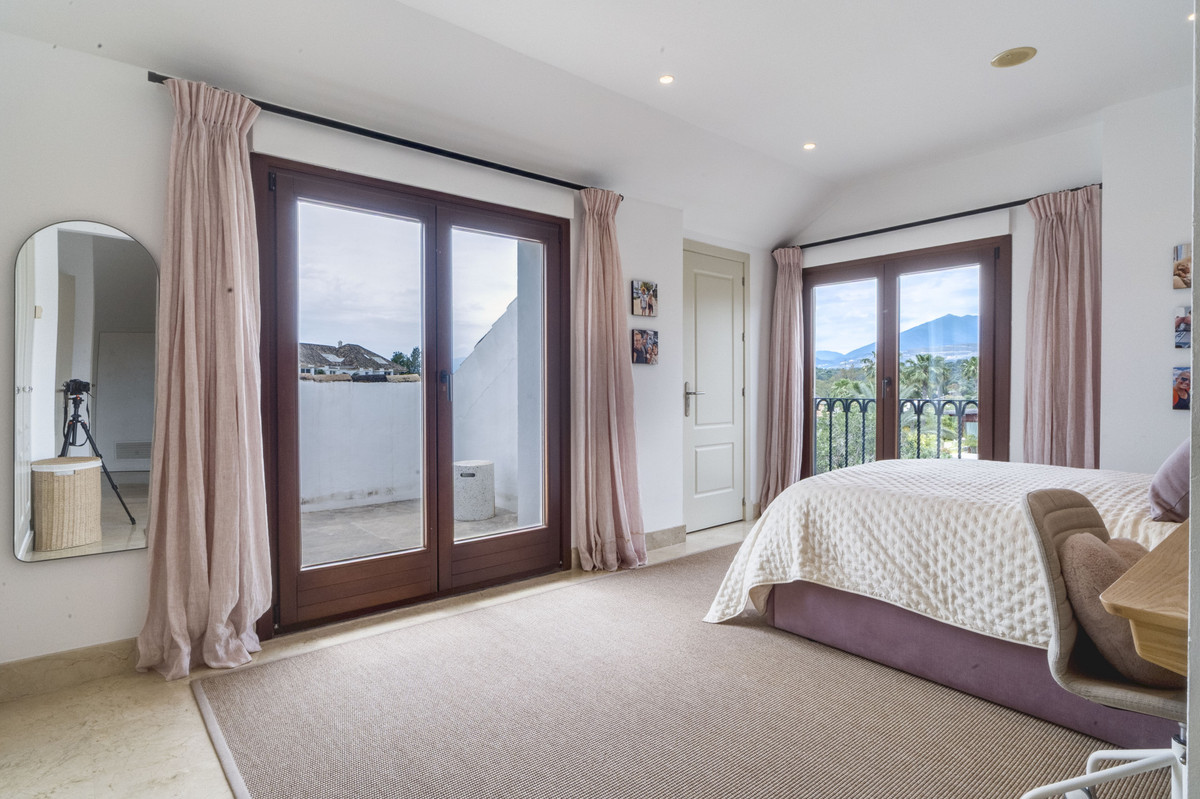 3 Bed Apartment for sale in The Golden Mile Costa Del Sol, Málaga, Spain