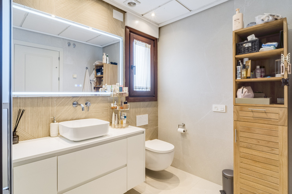 3 Bed Apartment for sale in The Golden Mile Costa Del Sol, Málaga, Spain