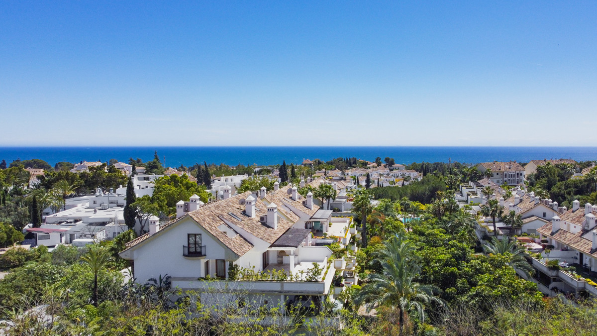 3 Bed Apartment for sale in The Golden Mile Costa Del Sol, Málaga, Spain