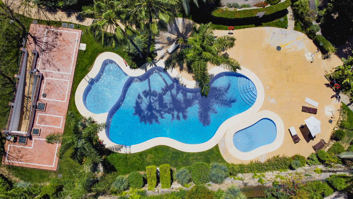 3 Bed Apartment for sale in The Golden Mile Costa Del Sol, Málaga, Spain