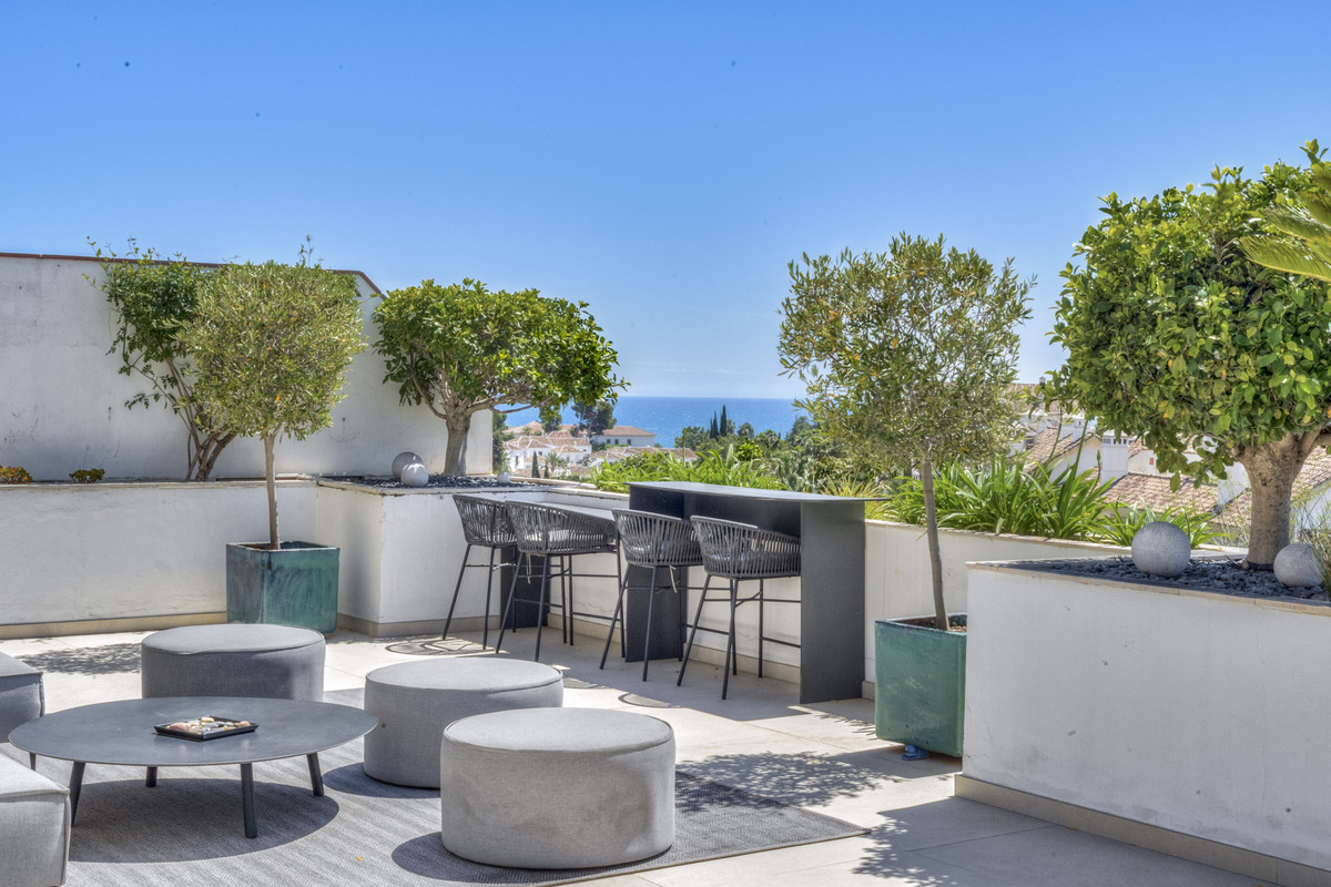 3 Bed Apartment for sale in The Golden Mile Costa Del Sol, Málaga, Spain