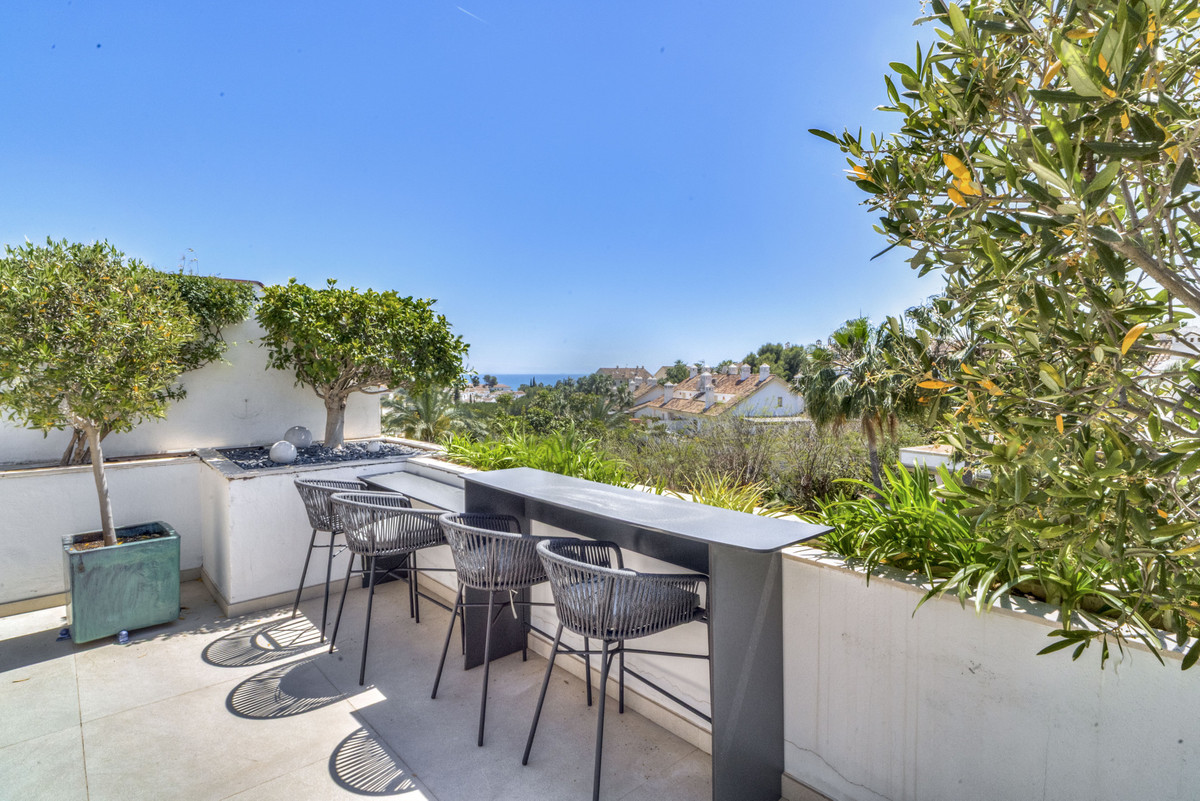 3 Bed Apartment for sale in The Golden Mile Costa Del Sol, Málaga, Spain
