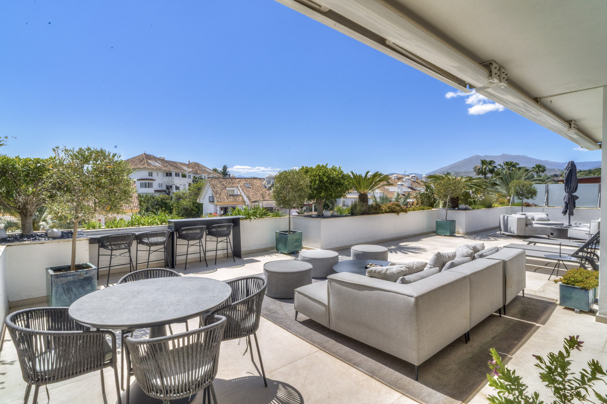 3 Bed Apartment for sale in The Golden Mile Costa Del Sol, Málaga, Spain