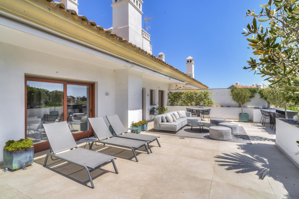 3 Bed Apartment for sale in The Golden Mile Costa Del Sol, Málaga, Spain
