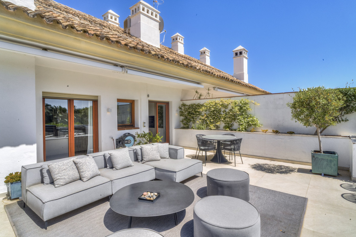 3 Bed Apartment for sale in The Golden Mile Costa Del Sol, Málaga, Spain