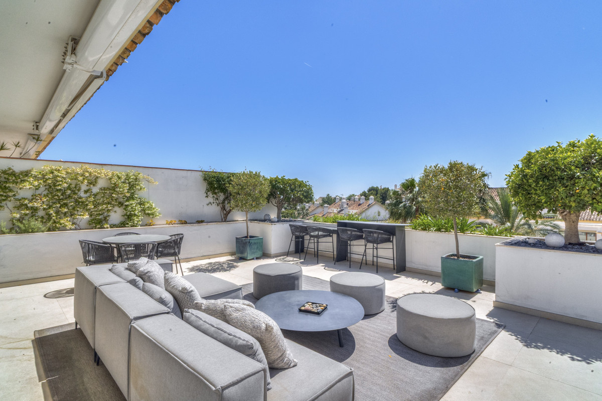3 Bed Apartment for sale in The Golden Mile Costa Del Sol, Málaga, Spain