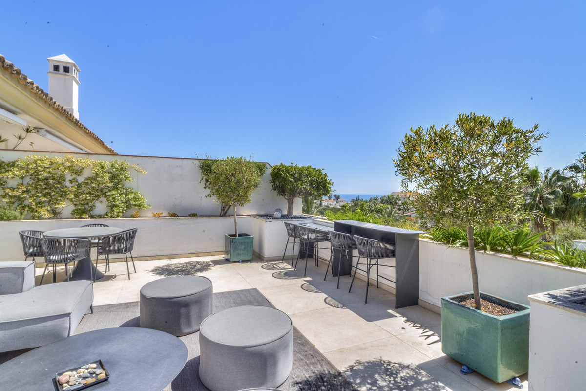 3 Bed Apartment for sale in The Golden Mile Costa Del Sol, Málaga, Spain