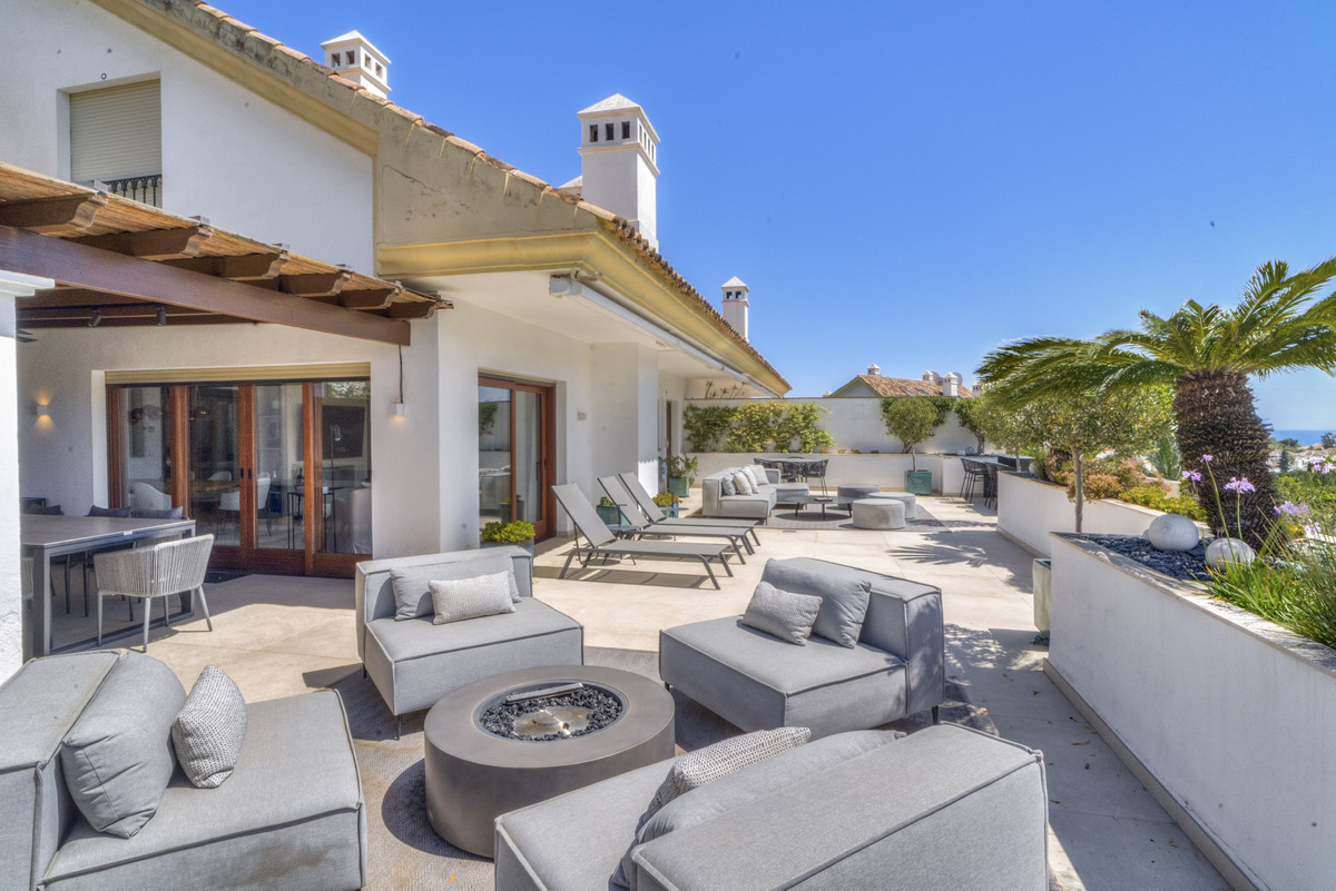 3 Bed Apartment for sale in The Golden Mile Costa Del Sol, Málaga, Spain