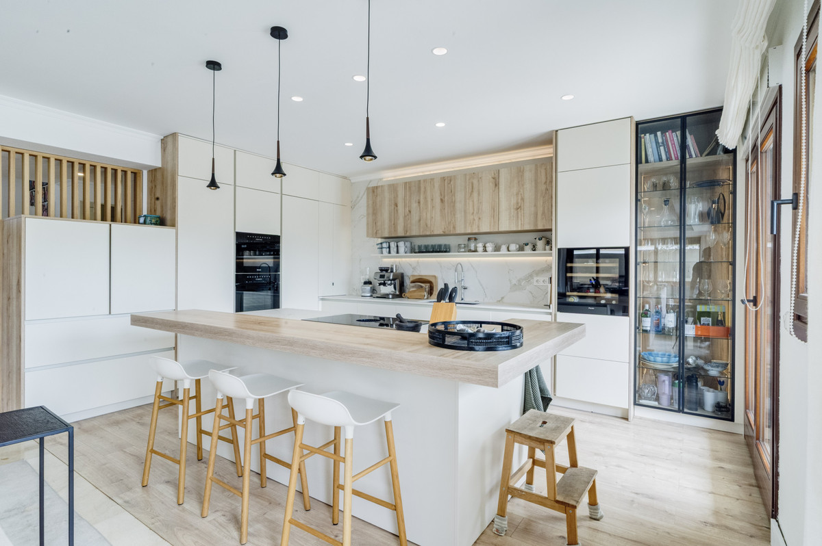 3 Bed Apartment for sale in The Golden Mile Costa Del Sol, Málaga, Spain