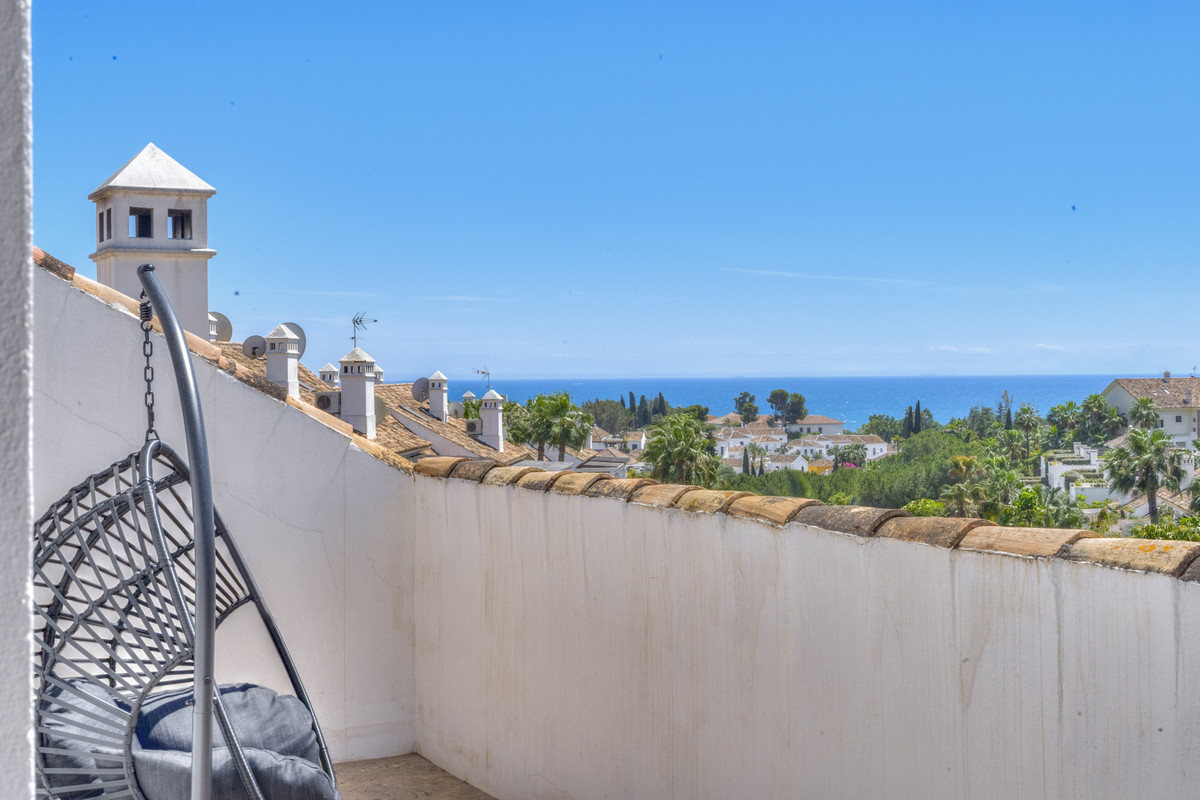 3 Bed Apartment for sale in The Golden Mile Costa Del Sol, Málaga, Spain
