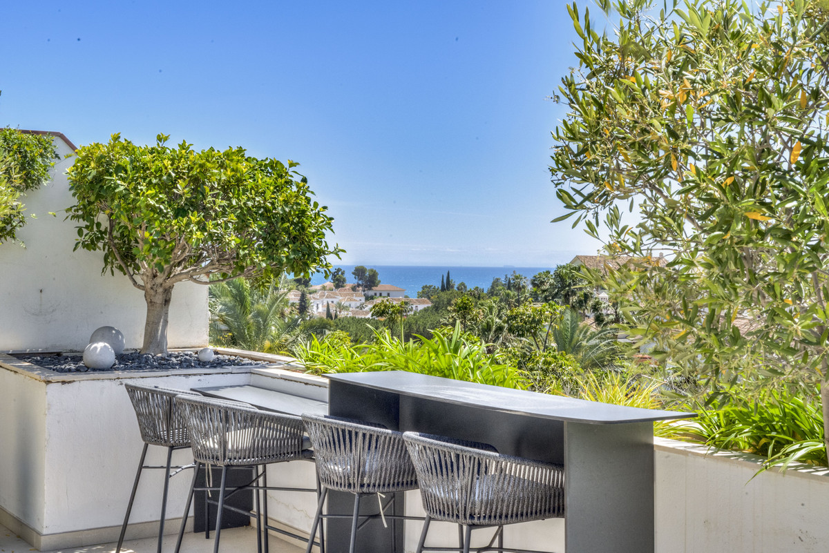 3 Bed Apartment for sale in The Golden Mile Costa Del Sol, Málaga, Spain
