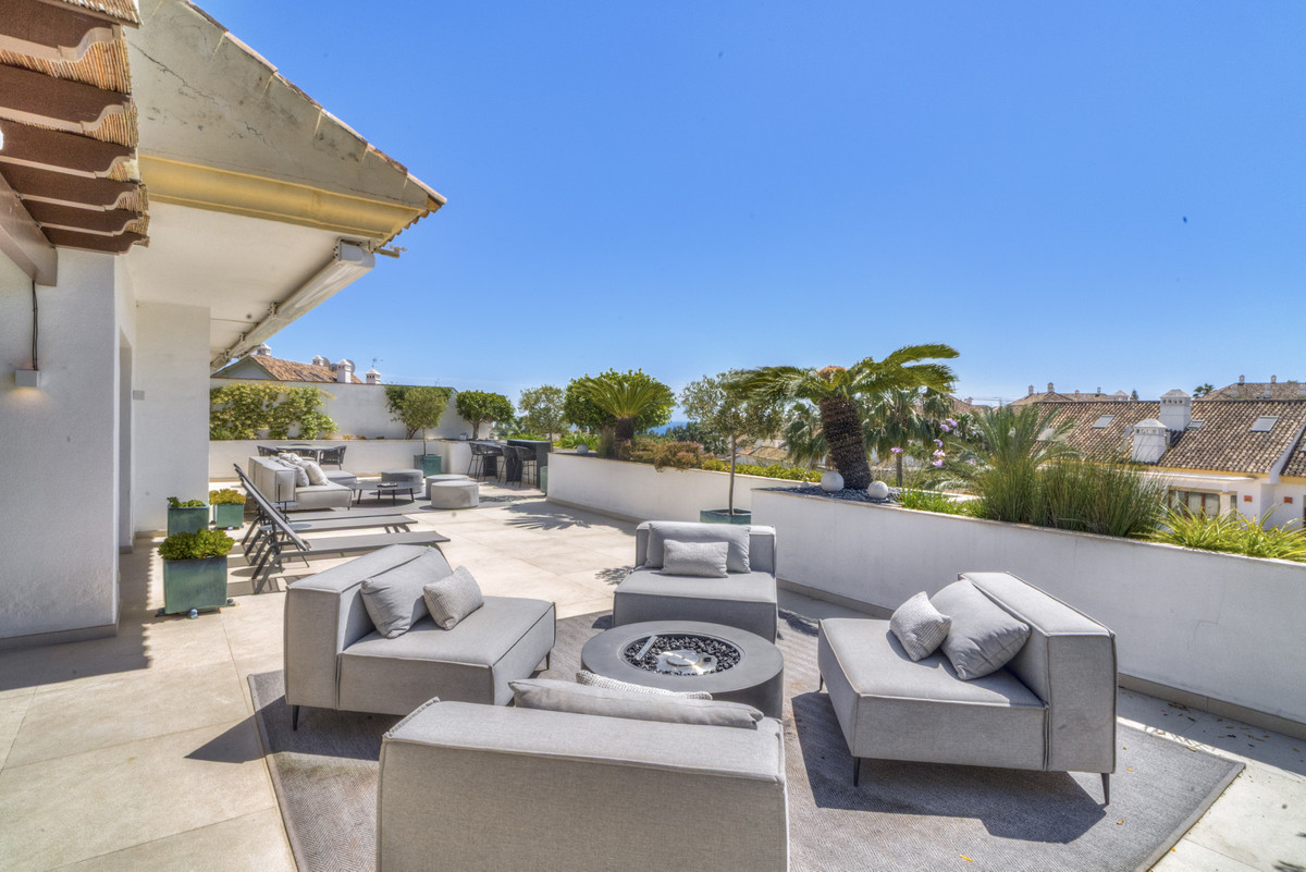 3 Bed Apartment for sale in The Golden Mile Costa Del Sol, Málaga, Spain