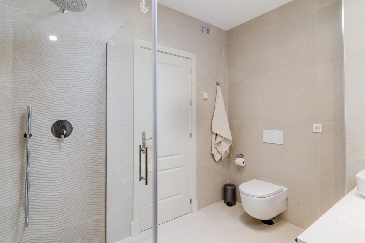 3 Bed Apartment for sale in The Golden Mile Costa Del Sol, Málaga, Spain