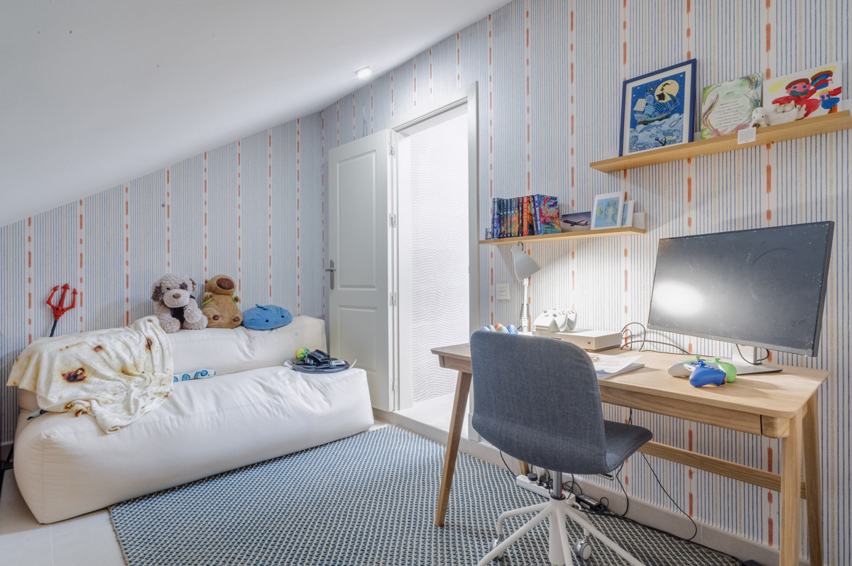 3 Bed Apartment for sale in The Golden Mile Costa Del Sol, Málaga, Spain