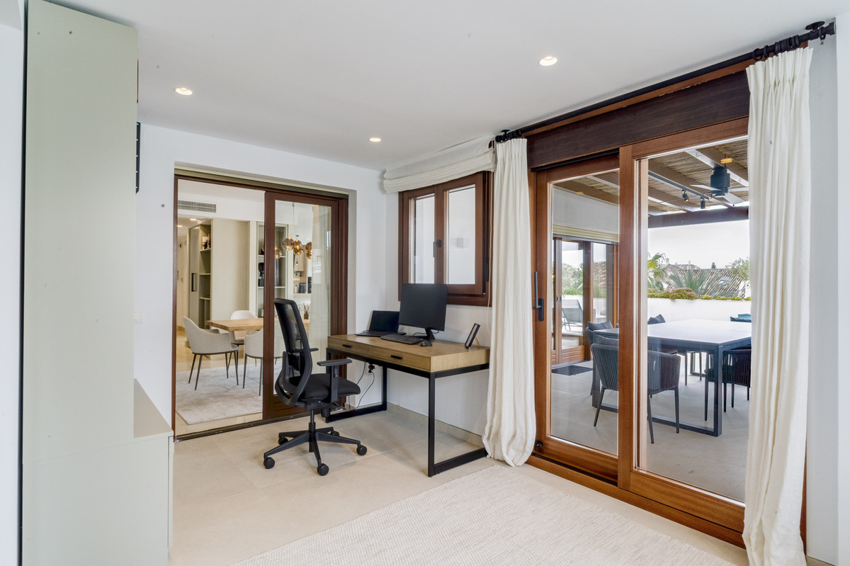 3 Bed Apartment for sale in The Golden Mile Costa Del Sol, Málaga, Spain