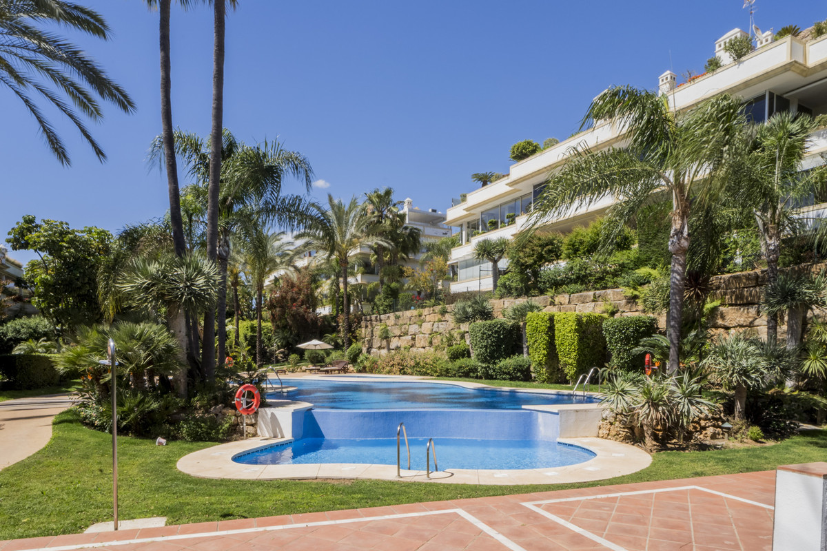 3 Bed Apartment for sale in The Golden Mile Costa Del Sol, Málaga, Spain
