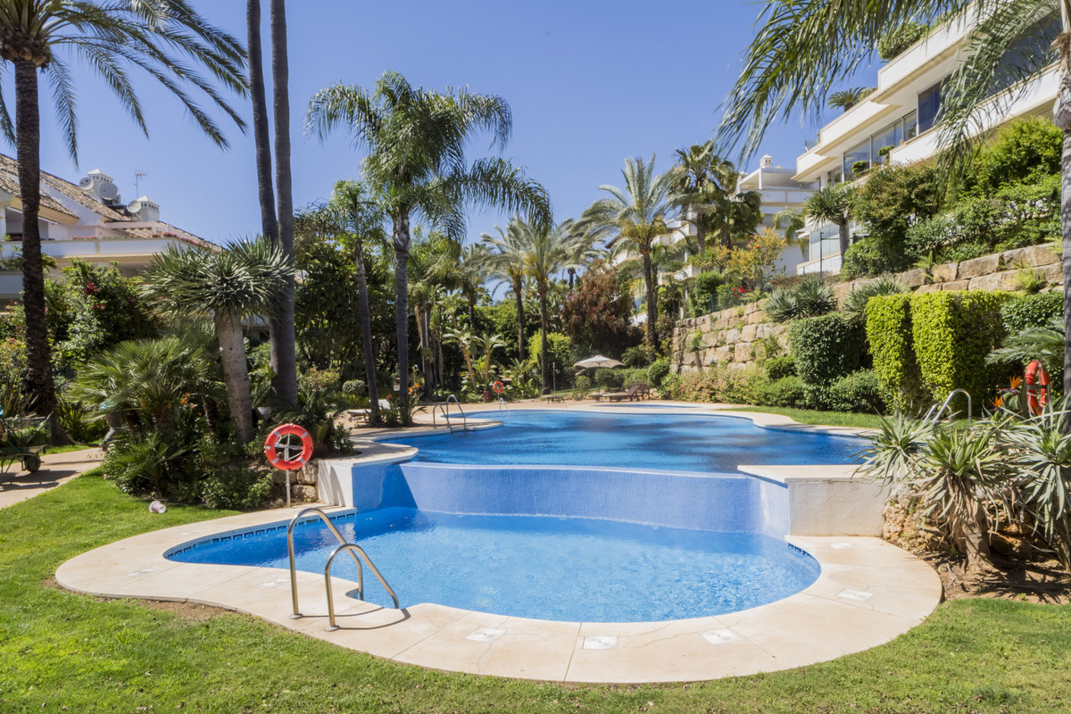 3 Bed Apartment for sale in The Golden Mile Costa Del Sol, Málaga, Spain