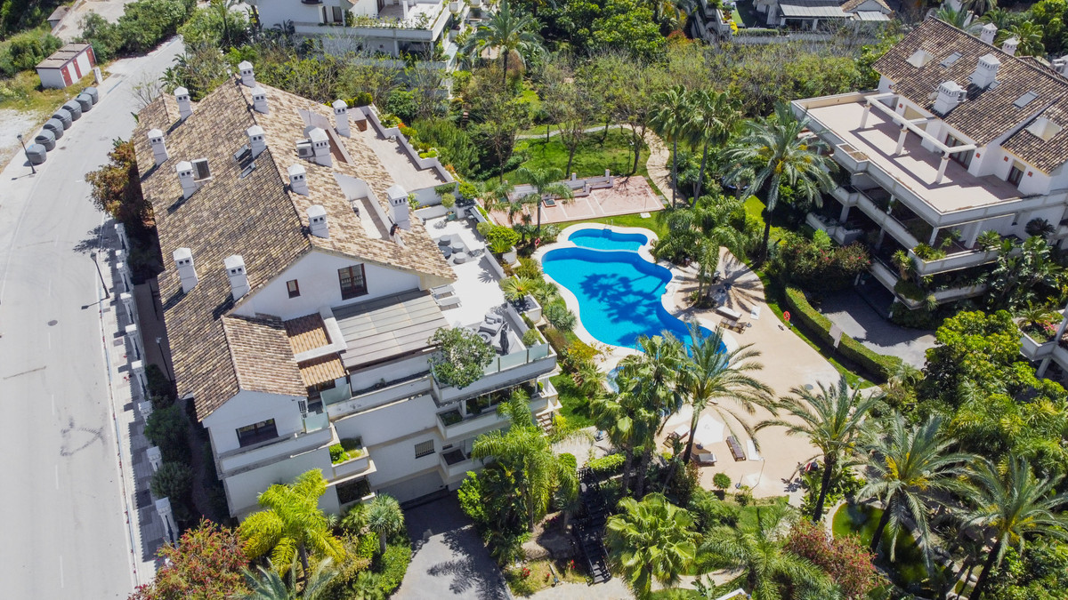 3 Bed Apartment for sale in The Golden Mile Costa Del Sol, Málaga, Spain