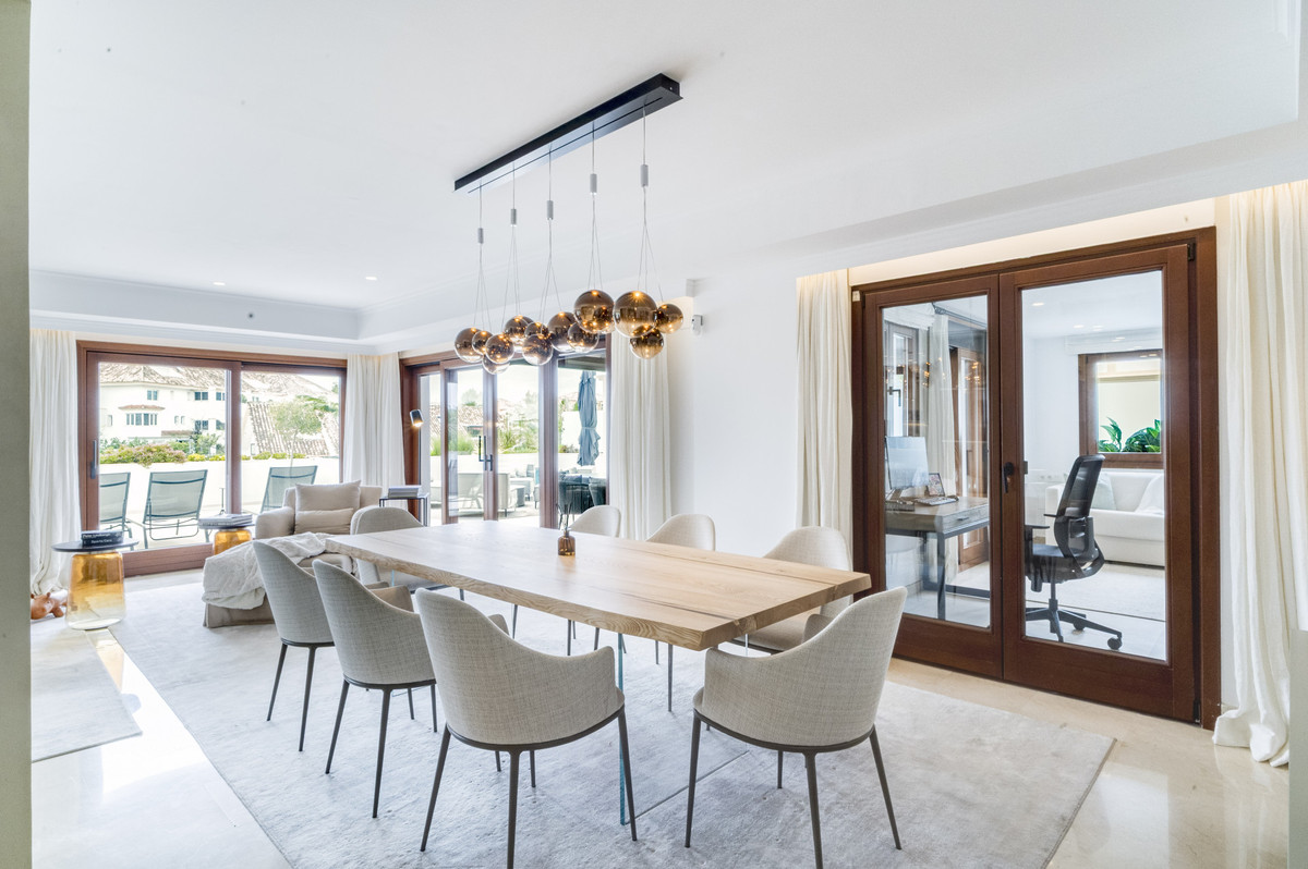 3 Bed Apartment for sale in The Golden Mile Costa Del Sol, Málaga, Spain