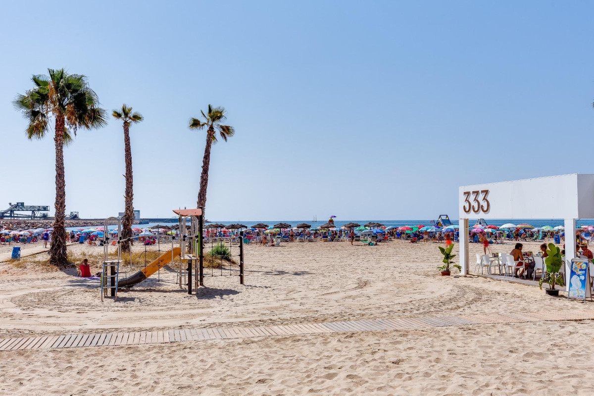 Se vende Apartamento Planta Media de 2 dormitorios en Costa Blanca, Alicante, España