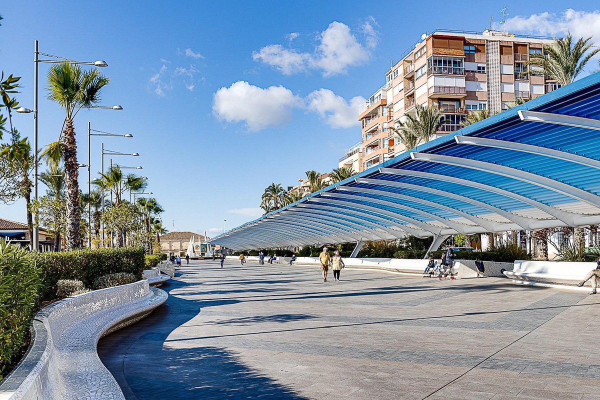 Se vende Apartamento Planta Media de 2 dormitorios en Costa Blanca, Alicante, España