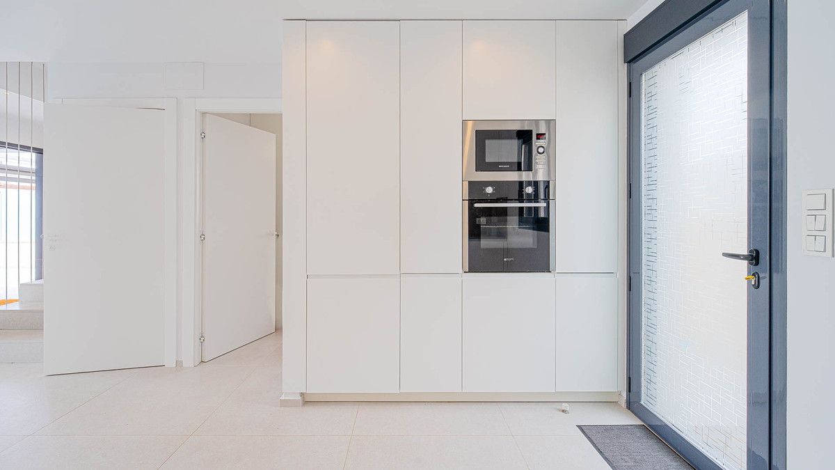 Se vende Villa - Chalet de 4 dormitorios en Costa Blanca, Alicante, España