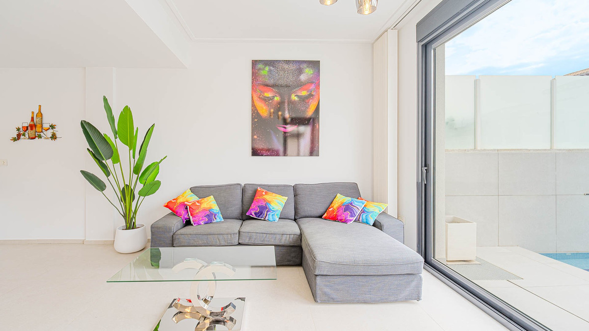 Se vende Villa - Chalet de 4 dormitorios en Costa Blanca, Alicante, España